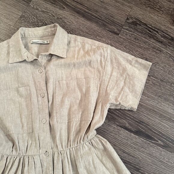 Elegant Beige Button-Down Dress - Picture 4 of 11